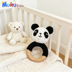 Juguete <span class=keywords><strong>de</strong></span> algodón orgánico hecho a mano al por mayor, sonajero <span class=keywords><strong>de</strong></span> ganchillo amigurumi con anillo <span class=keywords><strong>de</strong></span> madera, <span class=keywords><strong>mordedor</strong></span> para bebé, ideal para regalos <span class=keywords><strong>de</strong></span> baby shower y suministros para tiendas. - Product Image 4