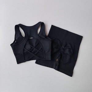 Abbigliamento Sportivo da Palestra, Set di Pantaloncini a Vita Alta con Effetto Push-Up, Completo Fitness da Donna, Set Yoga Senza Cuciture - Product Image 5