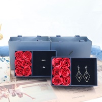 Kotak Perhiasan Mawar Awet Berisi 6 Bunga Mawar Sabun Abadi Kalung Cincin Anting Hadiah Natal Pernikahan Hari Valentine 2027