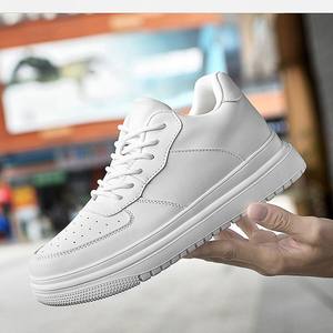 Dropshipping logotipo personalizado aumento de zapatos deportivos versión coreana cuero blanco altura aumento hombres zapatillas ascensor - Product Image 1