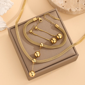 <span class=keywords><strong>Parure</strong></span> de bijoux tendance en acier inoxydable plaqué <span class=keywords><strong>or</strong></span> 18 carats, étanche, avec pendentif boule, <span class=keywords><strong>collier</strong></span>, bracelet et boucles <span class=keywords><strong>d</strong></span>'oreilles pendantes pour femme - Product Image 1