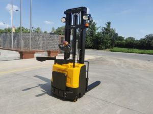 Carretilla elevadora apiladora eléctrica ampliamente utilizada para granjas y campos industriales, herramientas de elevación alimentadas por transpaleta para caminar - Product Image 2