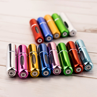Flacon pulvérisateur de parfum rechargeable OEM 5 ml en verre carré, format voyage miniature, portable, avec pompe rotative, écran