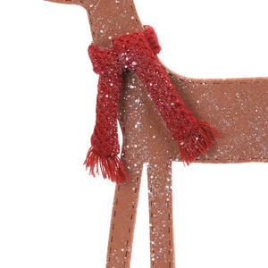 カスタムロゴ入りホリデーテーマの赤いフェルト製大型トナカイのクリスマスオーナメント - Product Image 3