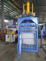 Máquina compresora de embalaje de plástico de papel de desecho de empacadora vertical