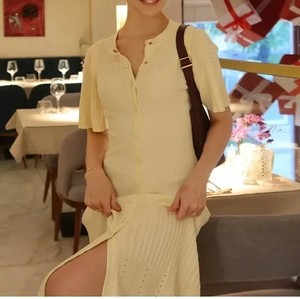 Vestido midi <span class=keywords><strong>de</strong></span> punto con cuello redondo, <span class=keywords><strong>manga</strong></span> <span class=keywords><strong>corta</strong></span>, ajuste ceñido, transpirable, con botones frontales, dobladillo plisado y cintura elástica para uso diario informal. - Product Image 4
