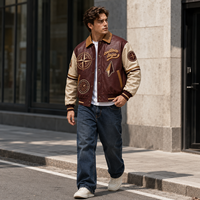 Chaqueta Varsity de Marca Privada para Hombre, Color Borgoña, con Cuello de Cuero Color Marfil, Ropa Deportiva, Chaqueta Letterman con Bordado Gráfico