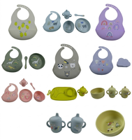 Fabricant OEM/ODM – Ensemble repas personnalisé sans BPA pour enfants, assiette à ventouse en silicone divisée et fourchette en bois pour l'alimentation des tout-petits et bébés