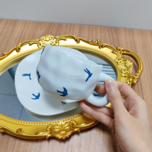 <span class=keywords><strong>Set</strong></span> <span class=keywords><strong>Vintage</strong></span> di Tazza da <span class=keywords><strong>Caffè</strong></span> in Porcellana con Motivo Blu Classico e Vassoio, 300ml, Adatto al Microonde, Regalo Aziendale - Product Image 6