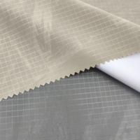 Tissu en cuir PU fin et souple avec support tricoté 110GSM 0,18 mm d'épaisseur pour vêtements