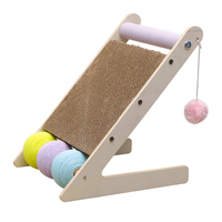 Griffoir pour chat peu encombrant avec balles en sisal, planche à gratter multifonctionnelle en carton ondulé pour le griffoir et le jeu des chats