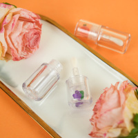 Lage minimale bestelhoeveelheid (MOQ) 10ml lege plastic schattige fruit lipgloss tube voor private label cosmetica