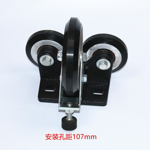   Galet de guidage d'ascenseur 107 mm, entre-axe de fixation, conception industrielle en métal - Product Image 1