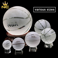 Trophée de basket-ball en cristal optique personnalisé avec base trapézoïdale courte