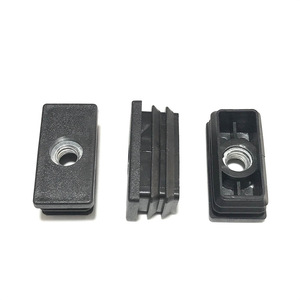 Pieds de nivellement carrés noirs G023 en plastique pour tables, chaises et supports d'étagères - Product Image 3