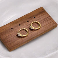 Zierliche Gold Vermeil 925 Sterling Silber Blumencluster Huggie-Ohrringe 925 Silber Florale Zirkon-Creolen
