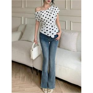 Haut asymétrique à pois pour femme, épaules dénudées, froncé, moulant, tenue décontractée d'été, taille ajustée, en tissu tissé - Product Image 3