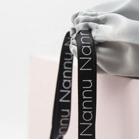 Sac à cordon et pochette cadeau en satin de luxe écologique de haute qualité avec logo personnalisé, réutilisable, recyclable, taille personnalisée