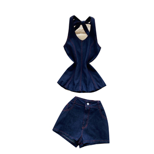 Conjunto de 2 piezas estilo Y2K de verano para mujer, top halter y shorts de mezclilla ajustados, ropa al por mayor - Product Image 5