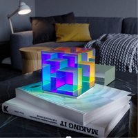Chambre à coucher moderne, salon décoré avec acrylique arc-en-ciel, lampe de table personnalisée rubik's Cube LED