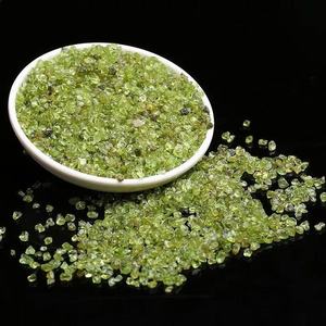 Vente en gros de copeaux de péridot naturel, gravier de cristal d'olivine verte concassée pour la fabrication de bijoux, remplissage de vases, guérison, Feng Shui, Chakra - Product Image 1
