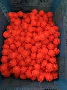 Venta al por mayor Durable PVC Yoga liberación pie espalda hombro pierna erizo bolas rodillo masajeador 7,5 cm Spiky masaje bola para todo - Product Image 6