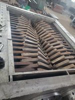 Le broyeur à double arbre de type 1000 est utilisé pour le traitement des déchets métalliques.