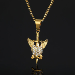 Commercio all'ingrosso Vintage a forma di cuore zircone acciaio al titanio volare ala intorno al cavaliere <span class=keywords><strong>spada</strong></span> e cuore collana pendente per gli uomini (BN194) - Product Image 1