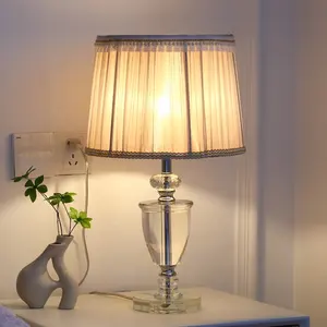 جولة نوع قماش رخيص عاكس الضوء E27 مصدر ضوء k9 الكريستال قاعدة مصباح الطاولة لغرفة النوم السرير