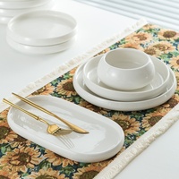 Service de vaisselle en céramique de style européen, compatible micro-ondes, personnalisable, minimaliste, assiettes et bols, blanc pur, idéal pour un cadeau de déménagement