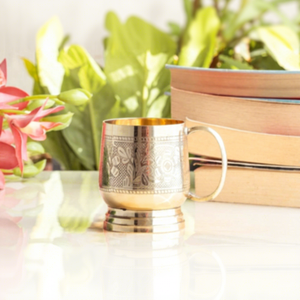 Taza de Latón Hecha a Mano con Diseño en Relieve y Asa, Taza de Té y Café Tradicional Vintage, Vajilla Metálica Decorativa para el Hogar y la Cocina - Product Image 3