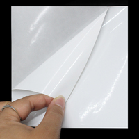 Étiquettes de film PET blanc brillant de 50 μm Étiquettes d'emballage personnalisées en polyester (PET) en rouleau géant