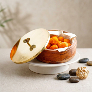 Boîte à chapati traditionnelle en bois |   Boîte à pain plat en acier inoxydable doré, boîte à pain plat ronde en bois pour roti, paratha - Product Image 1