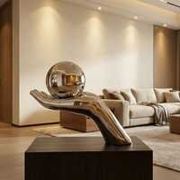 Sculpture de main tenant une sphère, statue de paume moderne en acier inoxydable poli, symbole abstrait, décoration pour bureau, hôtel, style traditionnel