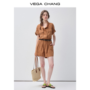 Combinaison utilitaire <span class=keywords><strong>marron</strong></span> caramel VEGA CHANG pour <span class=keywords><strong>femme</strong></span> avec ceinture à la taille, manches à revers, poche poitrine, short décontracté - Product Image 3