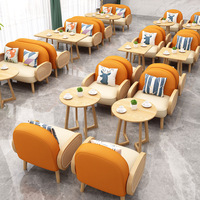 Table et chaise pour salon de thé, bar à livres, café, ou espace de réception, avec canapé de négociation et combinaison table et chaise pour café.