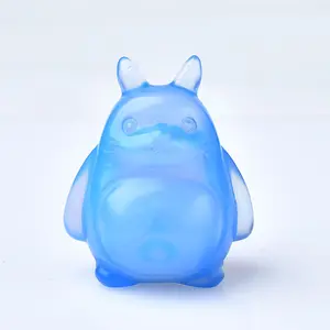 Cartoni animati di cristallo di Opalite blu naturale intagliati a mano Totoro