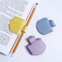 Nouveau design de marque-page de pince à stylo magnétique pour ordinateur portable porte-boucle de stylo marque-page en cuir PU avec porte-stylo