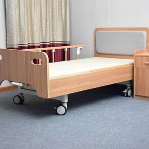 Cama de enfermería manual de madera Nakatomi con barandilla para uso doméstico y médico - Product Image 1