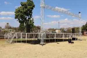 แสงฉากดนตรีบนเวทีคอนเสิร์ตโครงสร้างดีเจโครงสร้างโครงสร้างอลู<span class=keywords><strong>มิ</strong></span><span class=keywords><strong>เนียม</strong></span>แพลตฟอร์มเวที Borad ป้องกันการลื่นไถลสําหรับ<span class=keywords><strong>ขาย</strong></span> - Product Image 5