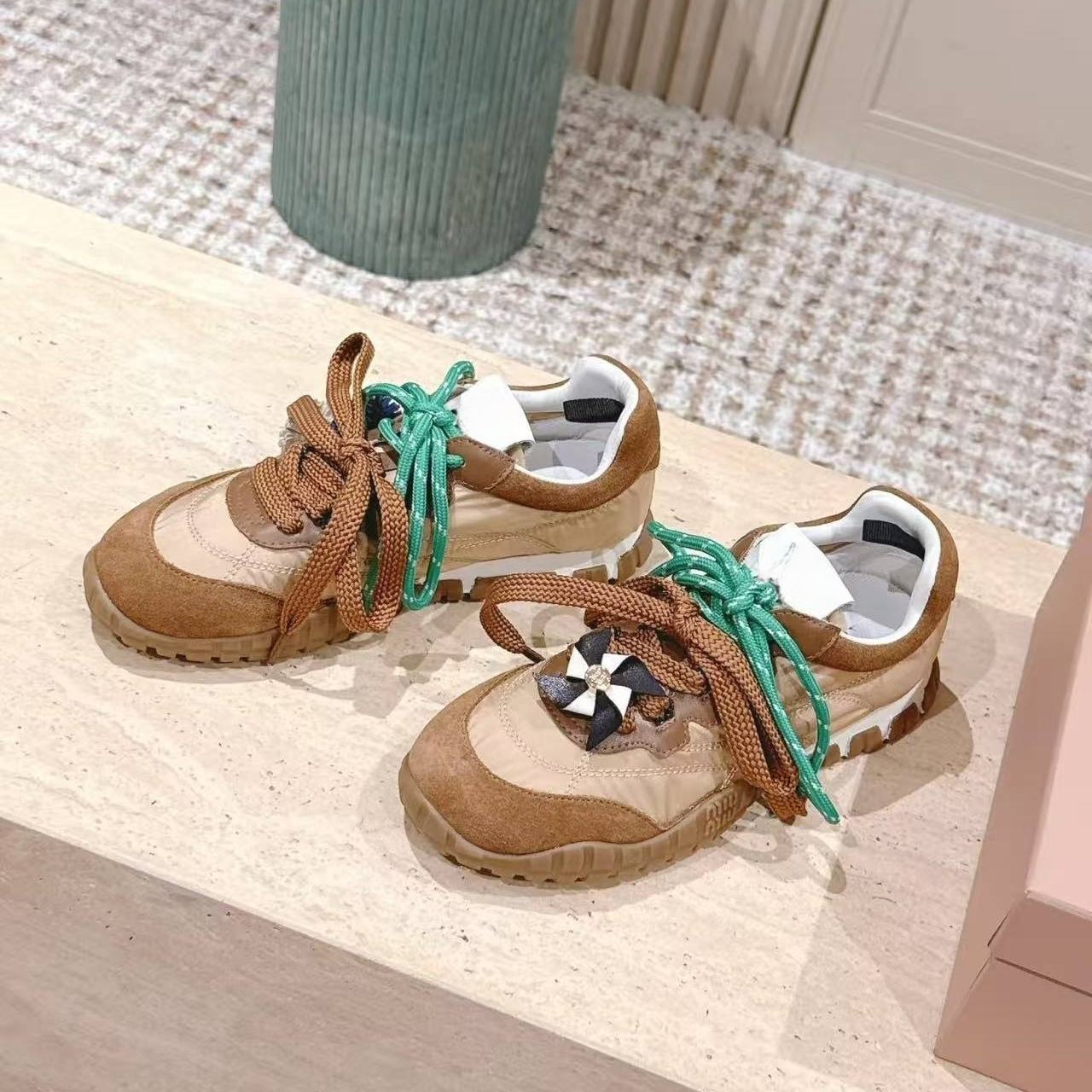 สีน้ำตาล