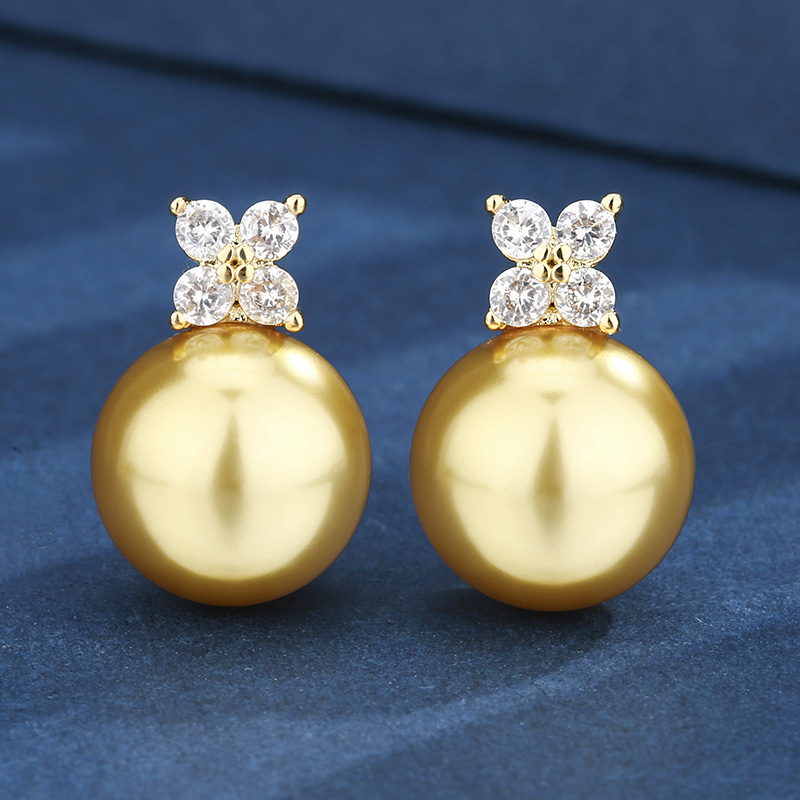 Pendientes de bolas doradas