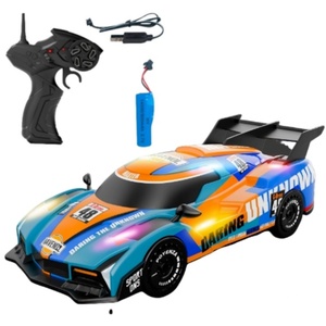 Voiture de course RC à l'échelle 1:16, jouet de course et de cascades, induction par gravité, charge, télécommande 4 canaux, avec lumières LED - Product Image 1