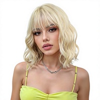 Perruque Courte Bouclée Dorée Style Naturel, Fibre Haute Température Mate, Faite à la Machine, Meilleure Vente pour Influenceurs, Usine de Yiwu