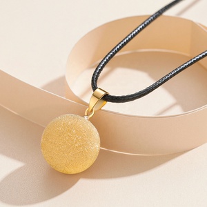 Joyería chapada en oro hipoalergénica de buena calidad, colgante de Bola de armonía de diseño Simple, collar de bola redonda dorada para mujer - Product Image 3