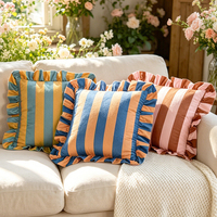 Housse de coussin en polaire polyester style américain, motif rayé personnalisé, avec bord festonné, vente en gros