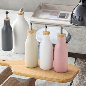 Botella de aceite de oliva de cerámica moderna personalizada para almacenamiento de especias, para uso en la cocina - Product Image 3