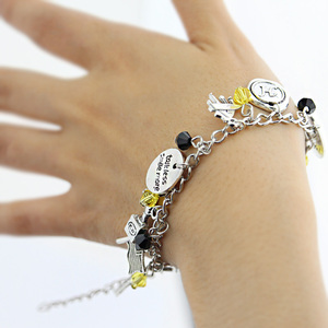Bracelet et Jonc de poignet avec motifs musicals, d'armes, de symboles et de feuilles, inspirés du musical de Broadway « Rise Up » de Ha Milton Hamilton, inspiré de la musique. - Product Image 2