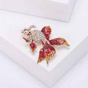 Bijoux de luxe à la mode pour femmes, élégante broche en strass en forme de <span class=keywords><strong>poisson</strong></span> <span class=keywords><strong>rouge</strong></span>, accessoires vestimentaires neutres - Product Image 3