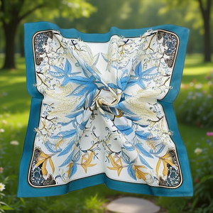 Pañuelo de Seda 70x70 cm con Estampado de Hojas, Cuadrado, Elegante Accesorio de Moda para Mujer, Todas las Temporadas, 100% Seda - Product Image 2